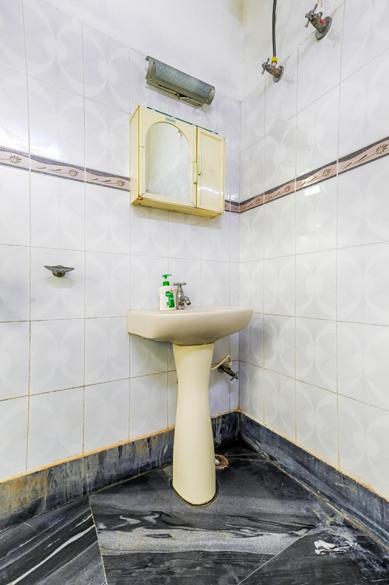 Green Vista Homestay Гувахати Екстериор снимка